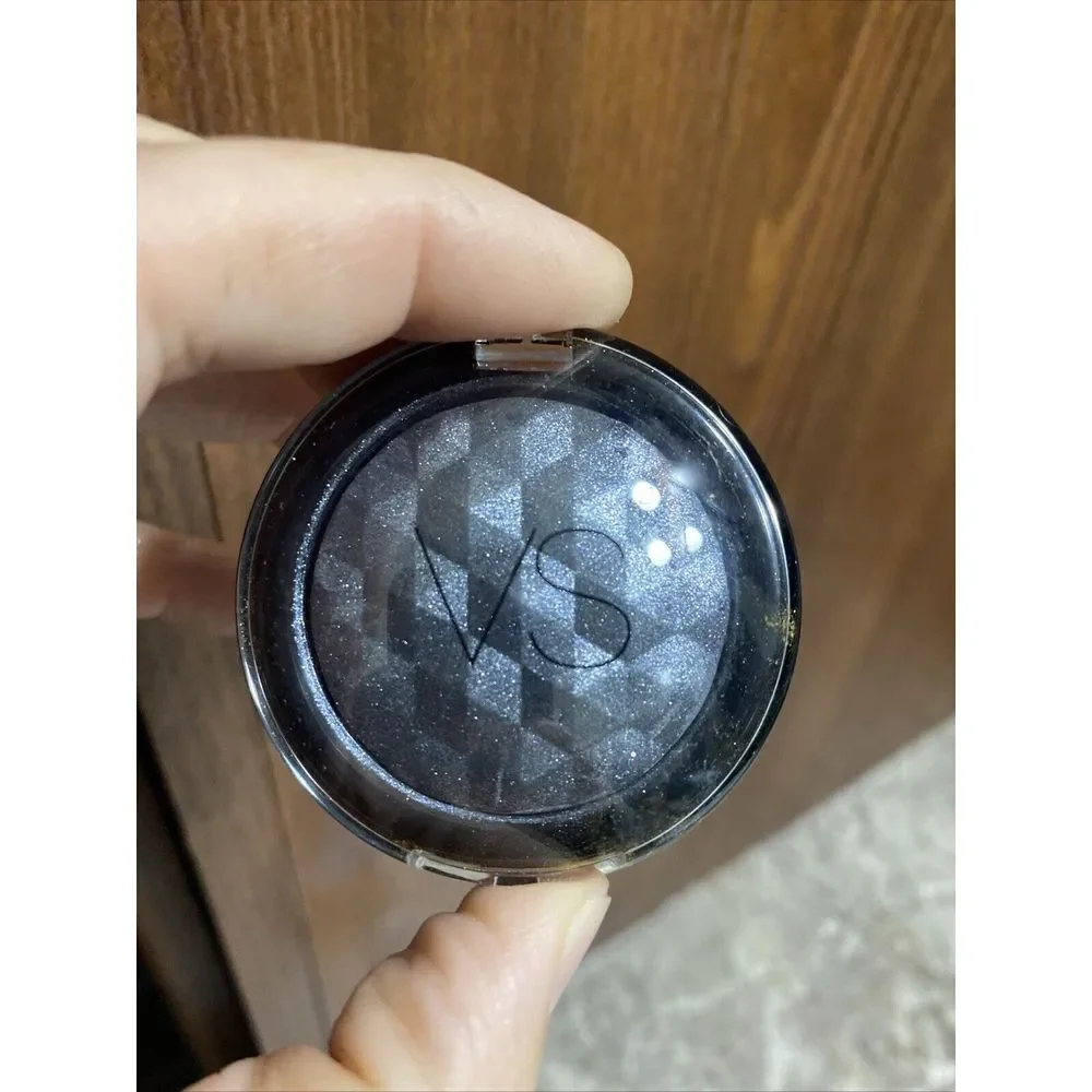 Victoria's Secret Metallized Eye Shadow Magnetic Rare HTF (Silver Gray Color)‎